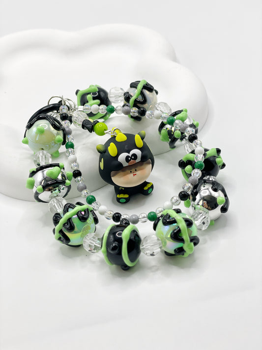 Amaryllis Green Black Dragon Phone Charms